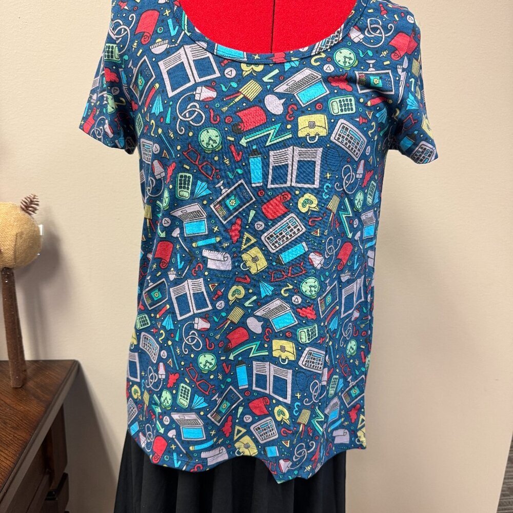 LuLaRoe Classic T NEW size M Blue Teacher School Pattern